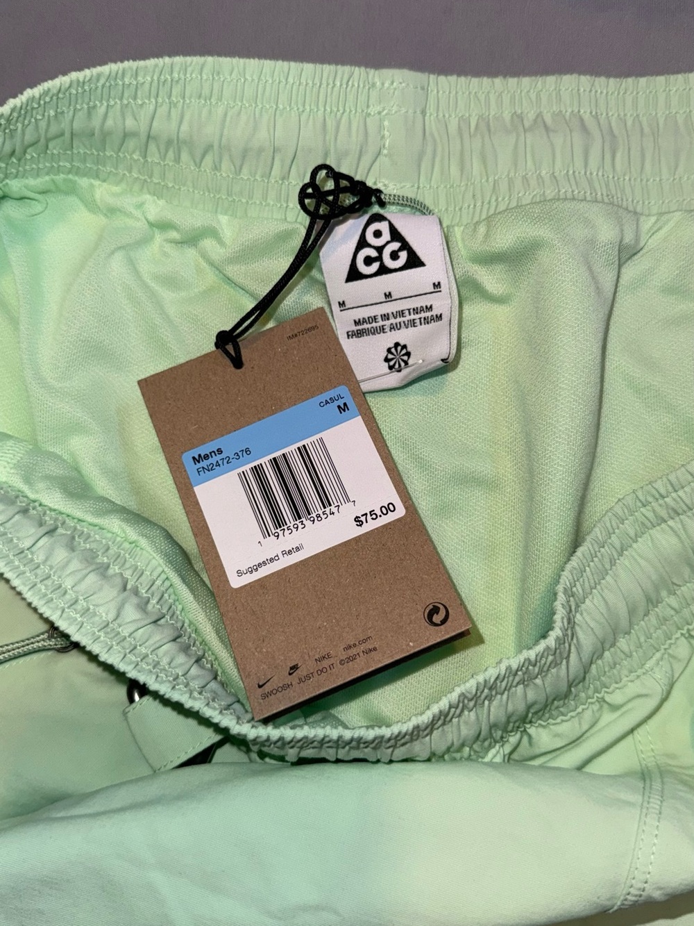 Nike ACG men’s Light Green Performance Shorts - Picture 2 of 8